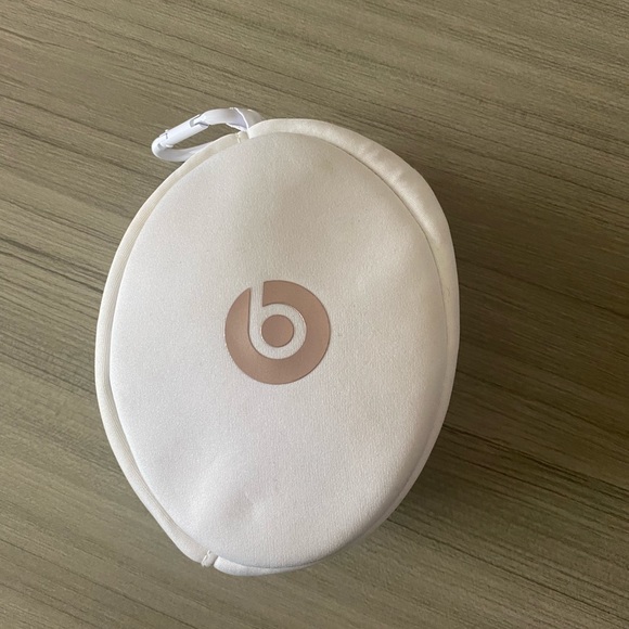 Beats by Dre Solo Wireless 2 - Picture 3 of 3